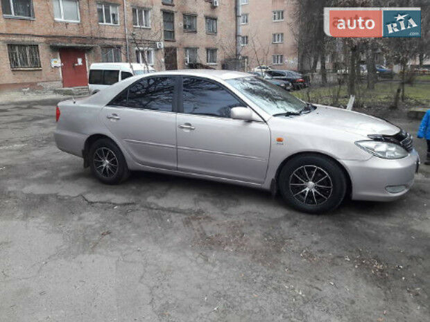 Toyota Camry 2004 року