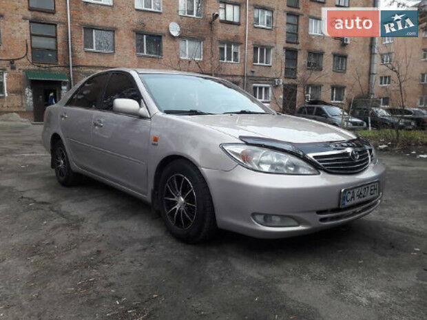 Toyota Camry 2004 року