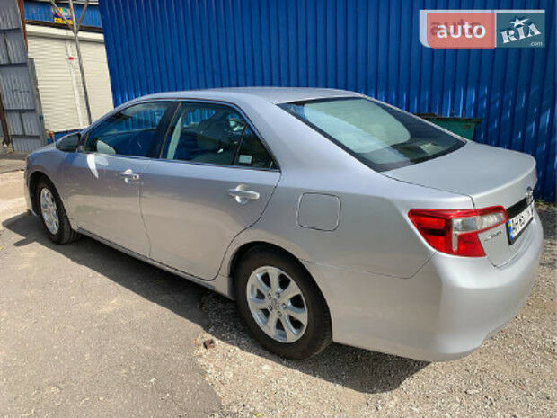 Toyota Camry 2012 року