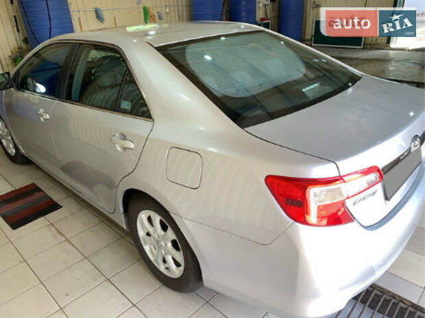 Toyota Camry 2012 года