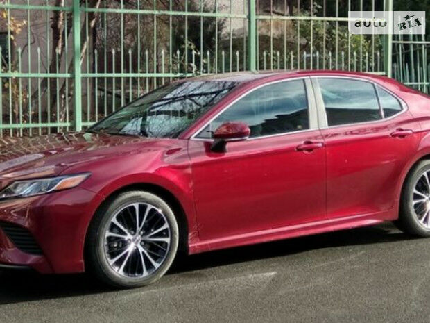 Toyota Camry 2018 года
