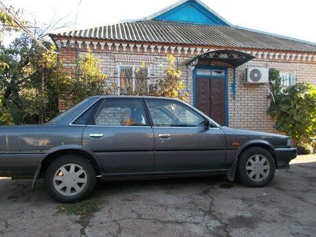 Тойота Камри 1987 року Toyota Camry 1987 року