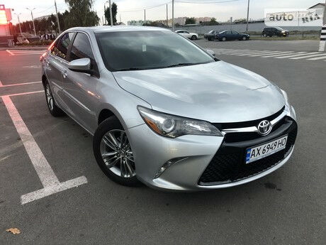 Toyota Camry 2015 року