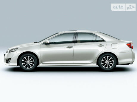 Toyota Camry 2013 года