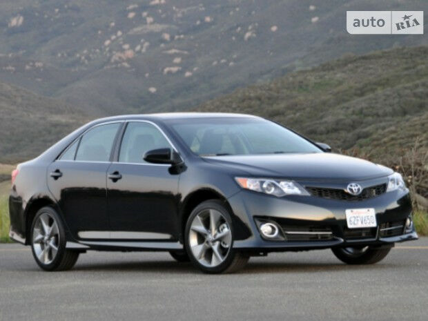 Toyota Camry 2013 года