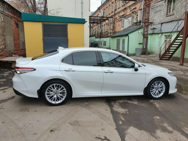 Toyota Camry 2021 года