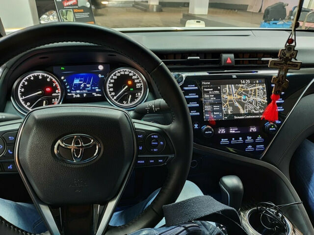 Toyota Camry 2021 года