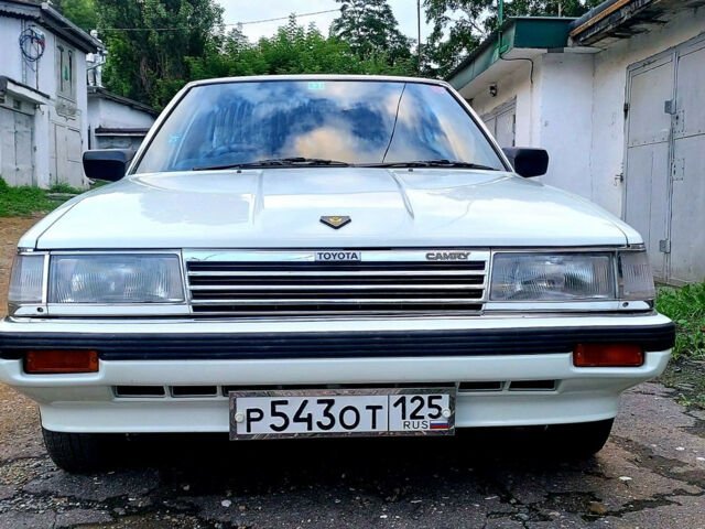 Toyota Camry 1985 года
