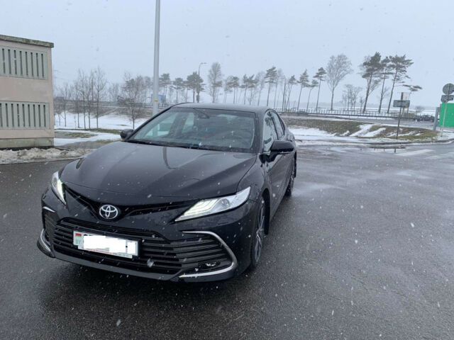 Toyota Camry 2021 года