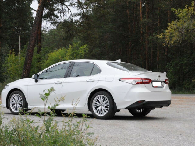 Toyota Camry 2019 года