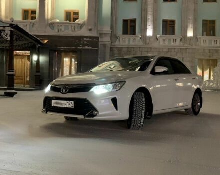 Toyota Camry 2016 року