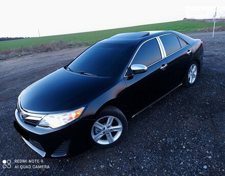 Toyota Camry 2013 року