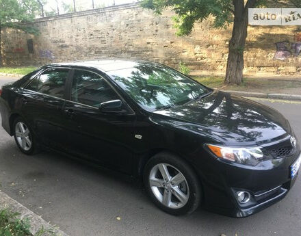 Toyota Camry 2013 года