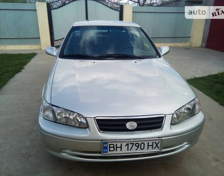Toyota Camry 2000 года