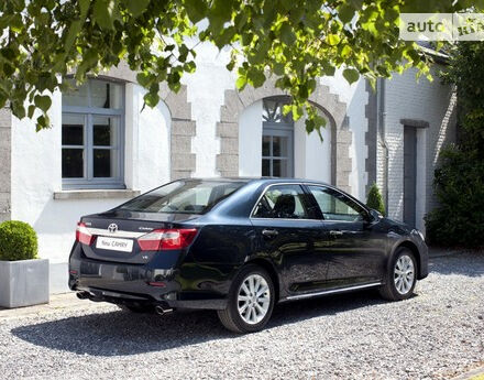 Toyota Camry 2012 года