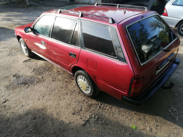 Тойота Карина 1990 року Toyota Carina 1990 року