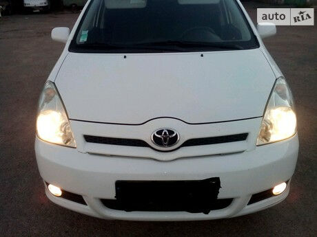 Toyota Corolla Verso 2005 года