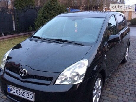 Тойота Королла Версо 2004 года Toyota Corolla Verso 2004 года