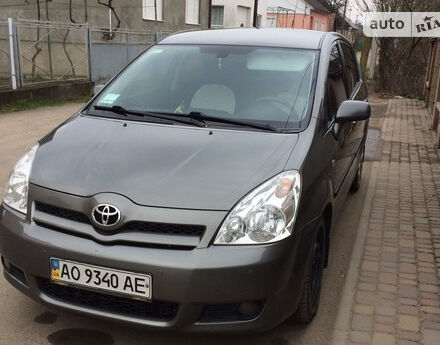 Toyota Corolla Verso 2006 года