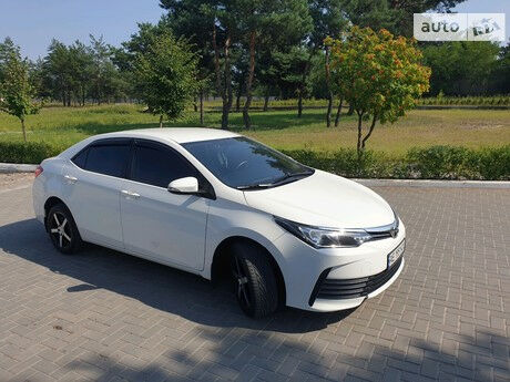 Toyota Corolla 2016 года