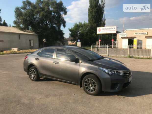 Тойота Королла 2013 року Toyota Corolla 2013 року