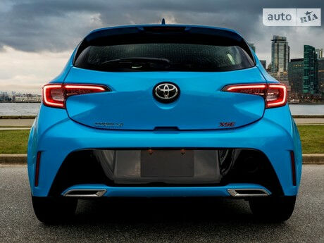 Тойота Королла 2000 року Toyota Corolla 2000 року