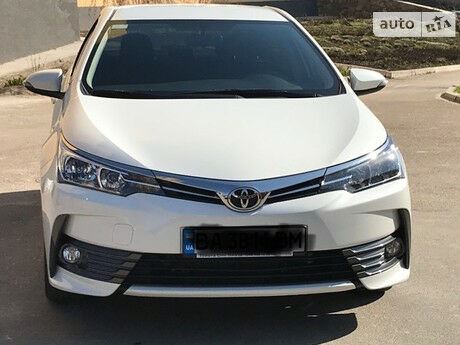 Тойота Королла 2017 года Toyota Corolla 2017 года
