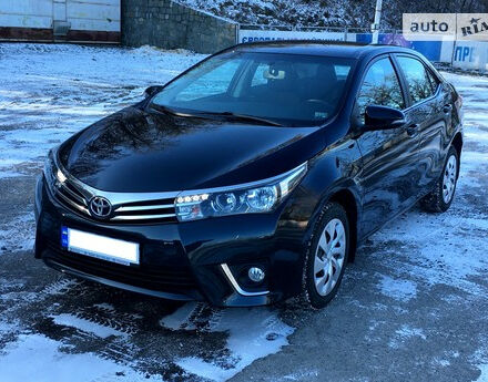 Toyota Corolla 2015 года