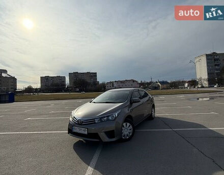 Отзыв о Toyota Corolla 2013 года выпуска Фото на отзыв с оценкой 5 о Toyota Corolla 2013 году выпуска от автора "Дмитро" с текстом: Відгук чесного власника:<br>Автомобіль не поганий але якість бажає кращого<br>з плюсів<br>Економі...