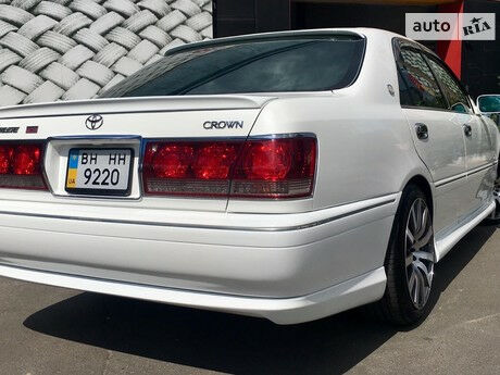Тойота Краун 2000 року Toyota Crown 2000 року