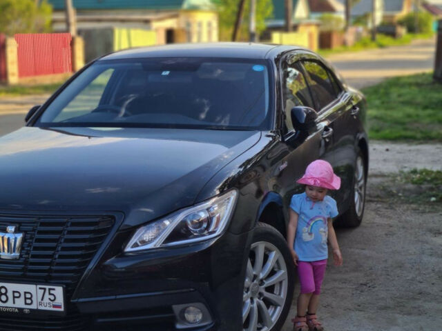 Toyota Crown 2014 года