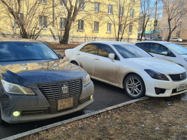 Toyota Crown 2014 года