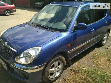 Toyota Duet 2002 года