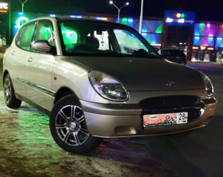 Toyota Duet 2000 року