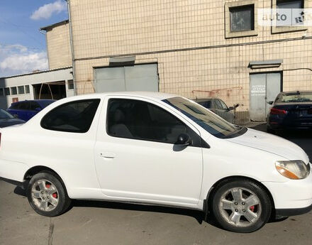 Toyota Echo 2000 года