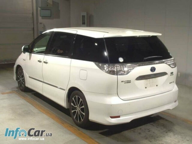 Toyota Estima 2015 года