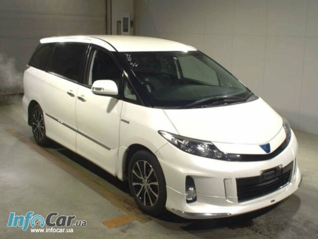 Toyota Estima 2015 года