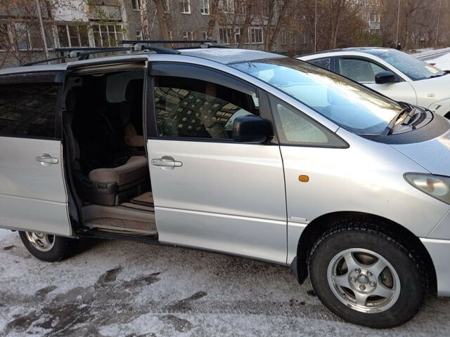 Toyota Estima 2001 года