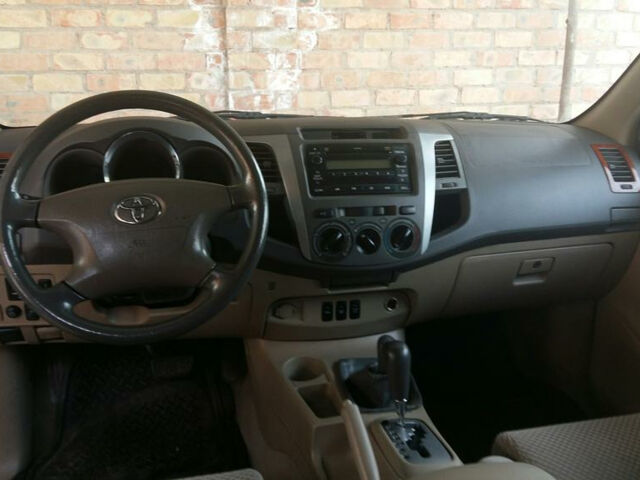 Toyota Fortuner 2008 года