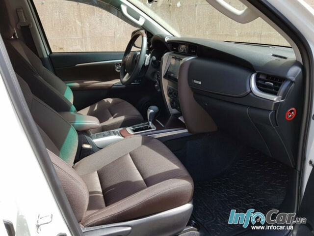 Toyota Fortuner 2018 року