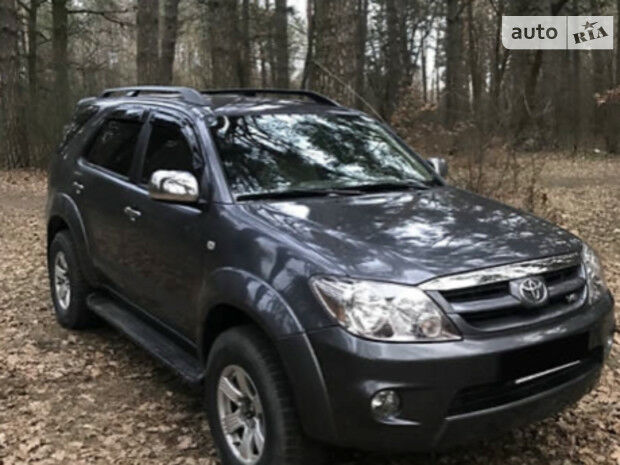 Toyota Fortuner 2007 года