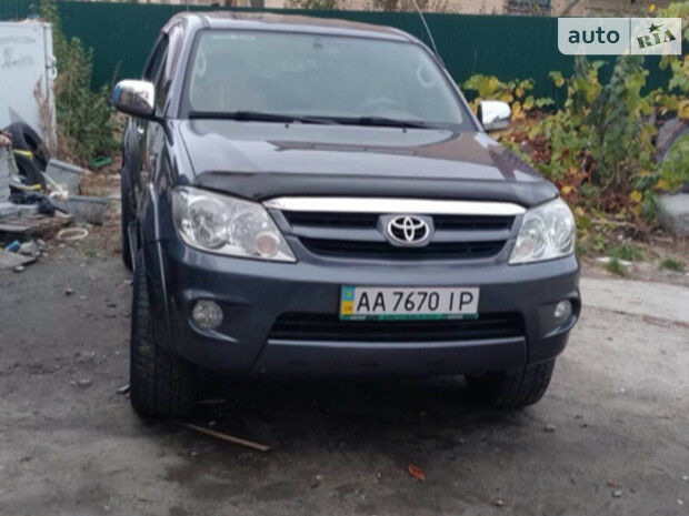 Toyota Fortuner 2007 года