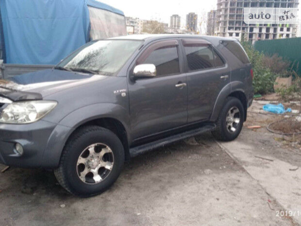 Toyota Fortuner 2007 года