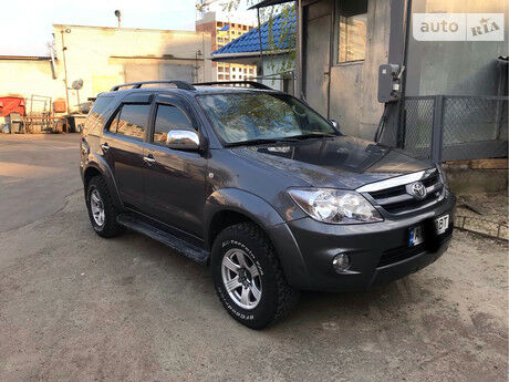 Toyota Fortuner 2007 года