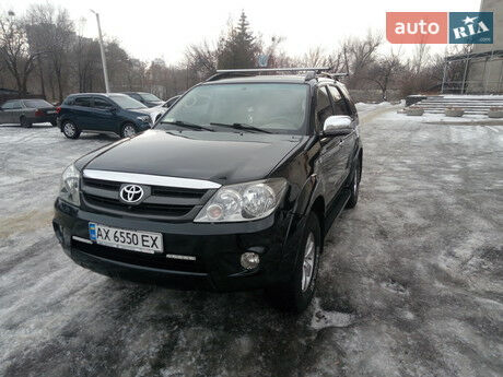 Тойота Фортунер 2007 года Toyota Fortuner 2007 года