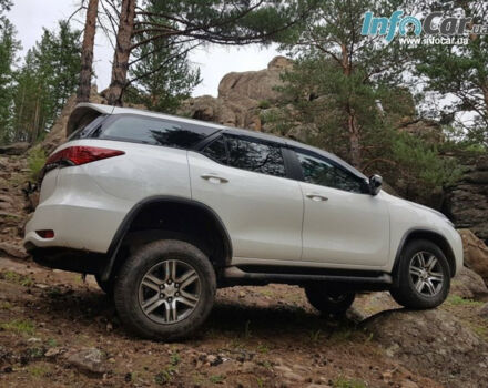 Toyota Fortuner 2018 року - Фото 2 автомобіля