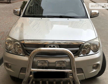 Фото на отзыв с оценкой 5 о Toyota Fortuner 2007 году выпуска от автора "Валерий" с текстом: Машина очень надёжная, неприхотливая и мягкая. В обслуживании недорогая. Новомодных электронных н...