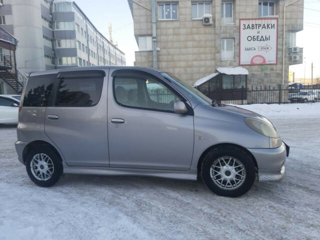 Toyota Funcargo 2002 года