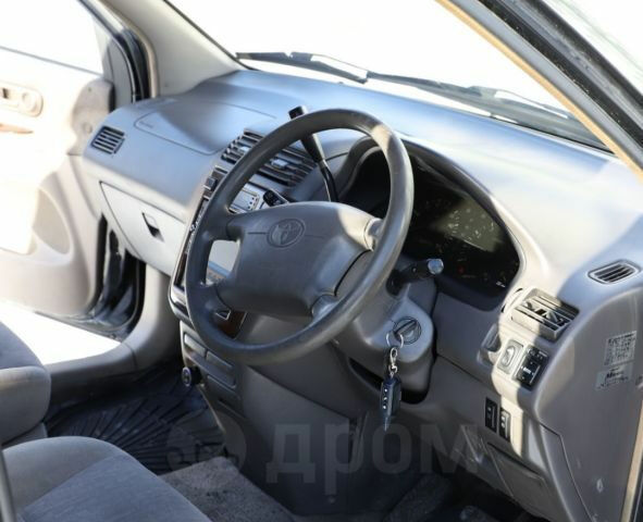 Toyota Gaia 2000 года