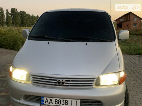 Тойота Хайс пасс. 2005 года Toyota Hiace пасс. 2005 года